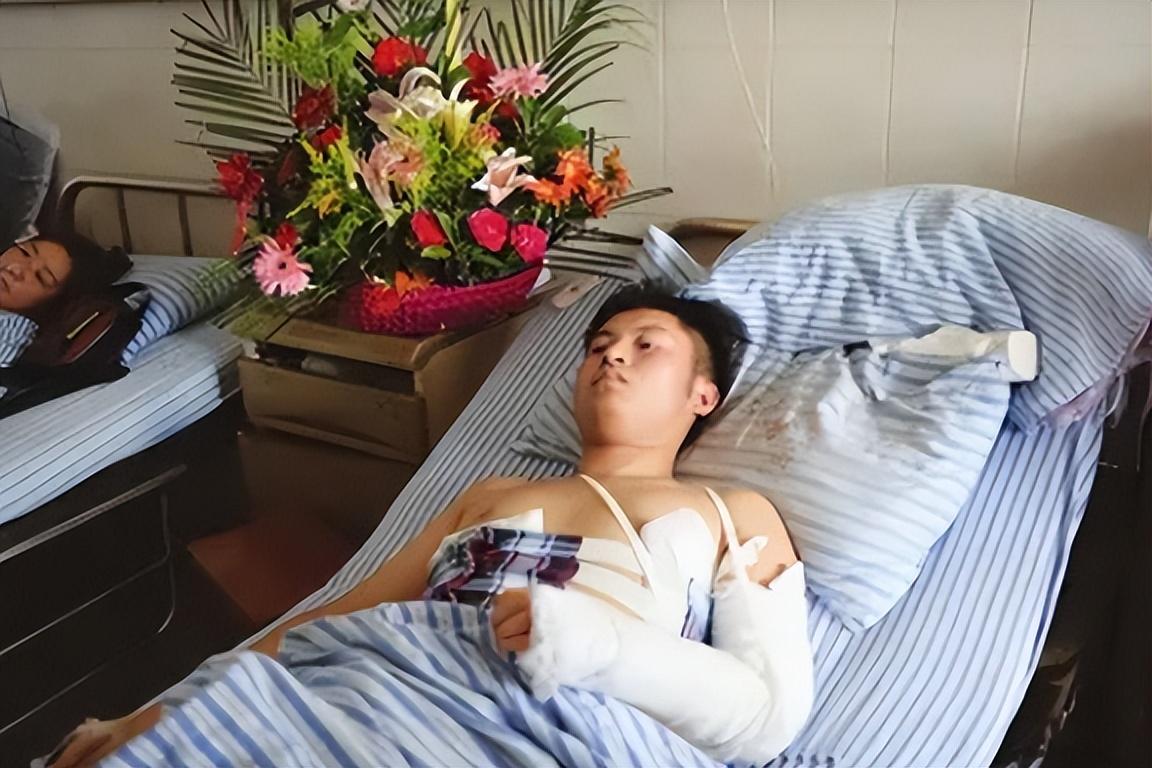 回顾江西两位夺刀少年,为拯救全车人错过高考,9年后更加让人敬佩