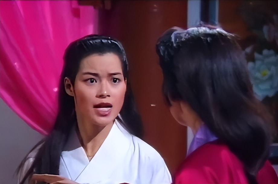 打算击垮天生,他在闯荡江湖中遇见雪梨演的直凤珠,赵静仪演的陆千千