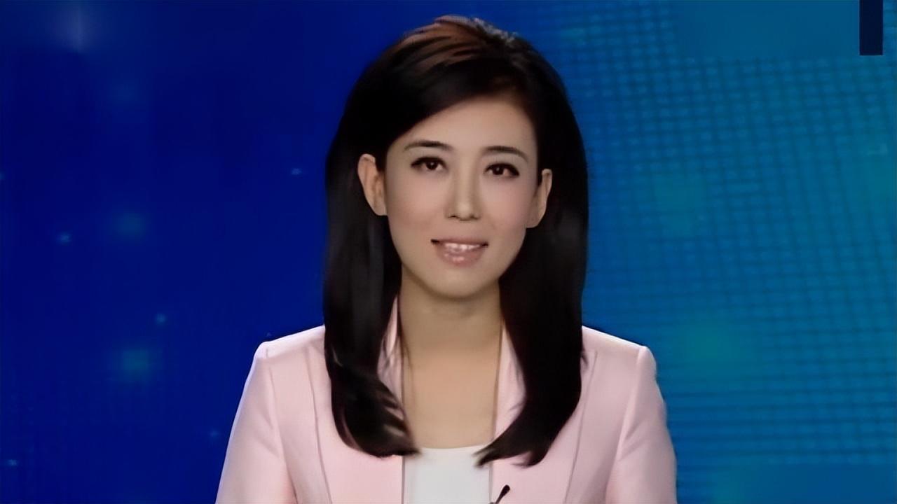 央视女神李红:被造谣嫁富豪,如今44岁单身,活出自己的精彩