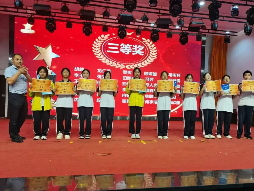 魅力笔尖,"英"你精彩|营山中学初2022级英语书写比赛