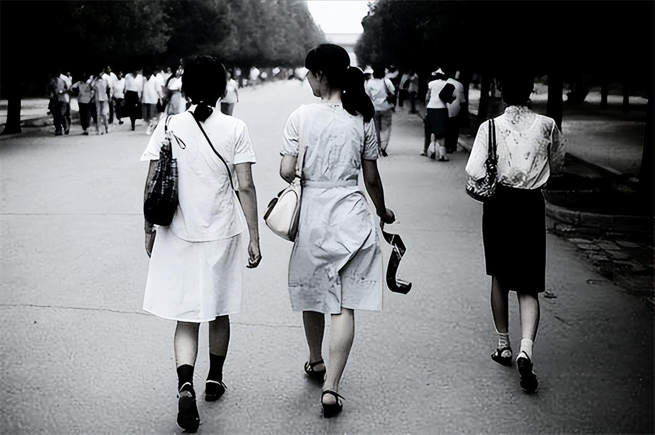 1979年,杭州两兄弟被判死刑引众人拍手称快,父亲竟是开国少将