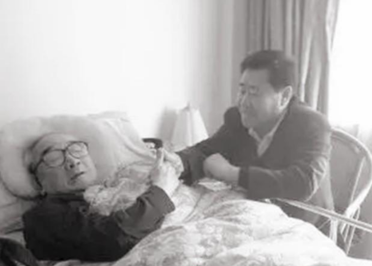 回顾年轻时风光,晚年瘫痪的6位明星,都是熟悉的演员,令人惋惜