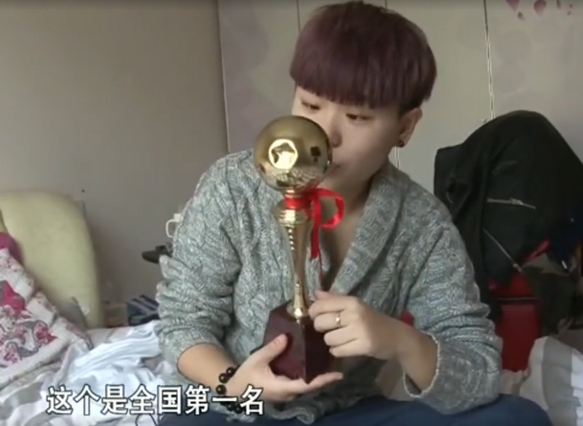 刘珈辰的父亲对女儿是十分的宠爱,他觉得自己一直不在女儿身边陪伴,多