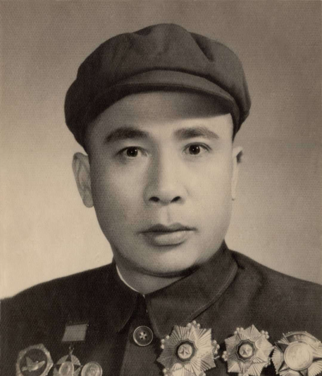 狼牙山五壮士幸存老兵,儿子犯法变卖勋章,他亲手将其送进监狱