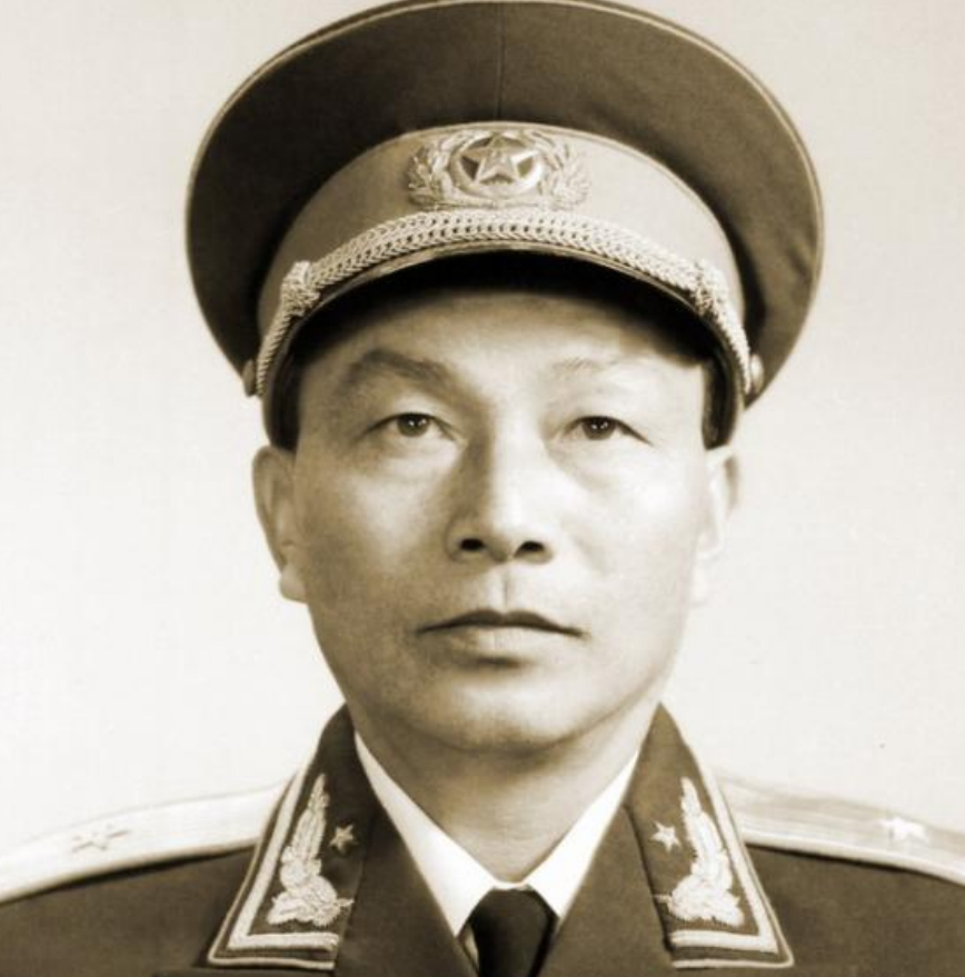 熊紫平和熊北平是一对孪生兄弟,1952年两人出生时,熊应堂正担任空4军