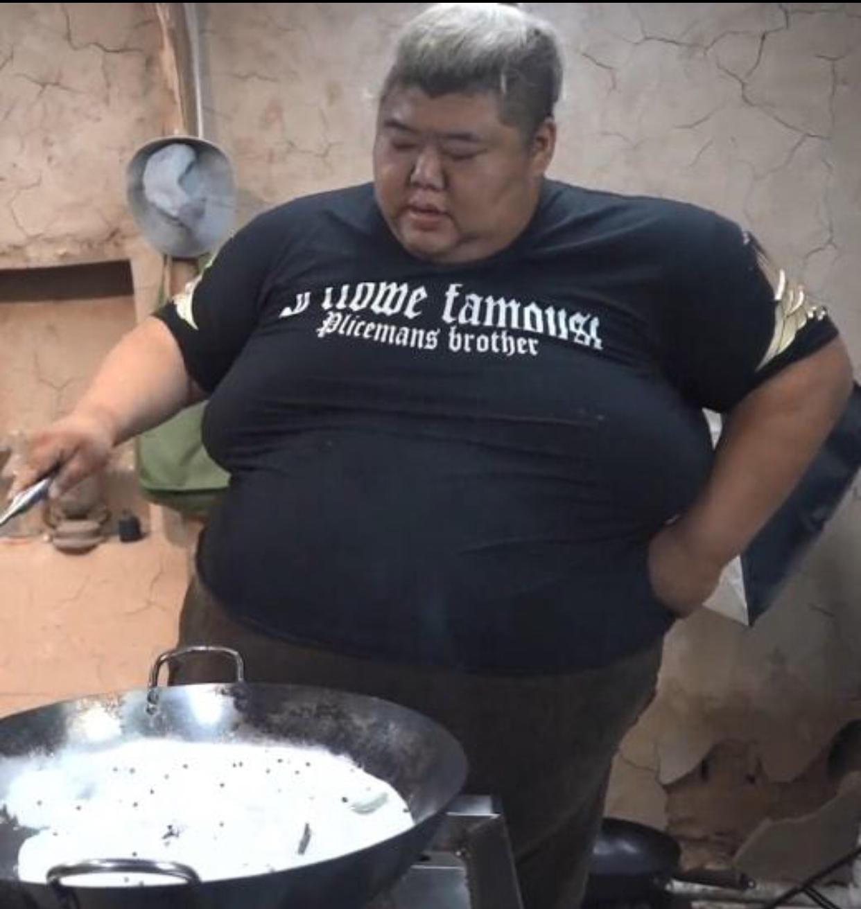 回顾:小伙从300多斤吃到560斤,家里常备三台呼吸机,月入几十万