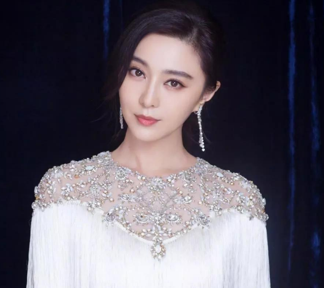 《还珠格格》热播之后,范冰冰并没有同女主小燕子,紫薇一样大红大紫