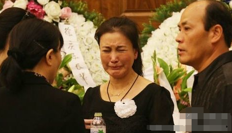 回顾王茜:嫁大23岁导演结婚9年丈夫去世后,守寡7年完成丈夫遗愿