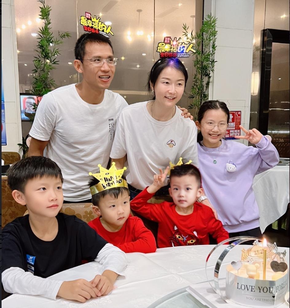 网坛女神晏紫:巅峰期嫁百亿富豪连生4娃,今40岁逆生长仍像少女