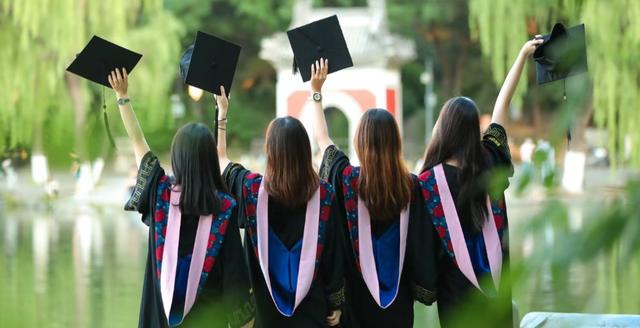 越老越吃香的8个本科专业!适合2024年高考考生报考,你知道吗?