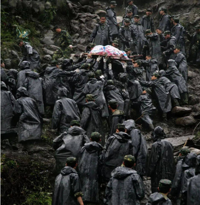 汶川地震,15位勇士舍命从4999米高空盲跳救援,如今都是何职位?