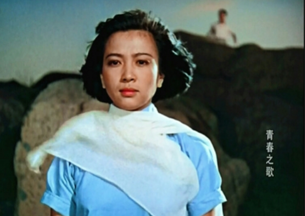 之后借着电影带来的热度,谢芳片约不断,风光无限,成为影视圈内的顶流