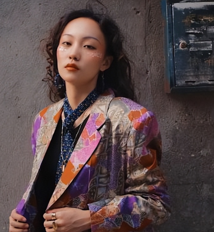 回顾被嘲又土又邋遢,却半年涨粉4000万,贝勒爷邵雨轩她凭啥能火