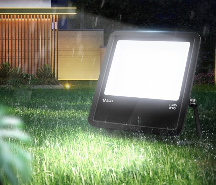 公牛led投光灯室外庭院灯怎么样?全面解析其性能优势