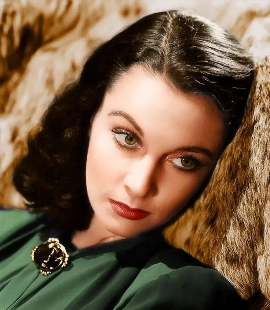 费雯丽和泰勒:容貌相似的旷世美人,猫眼绿和紫罗兰双眸摄人心魄