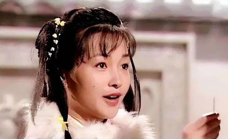 李绮红,因替母治病拒绝黎明的示爱,后嫁外籍粗狂男将她宠成公主