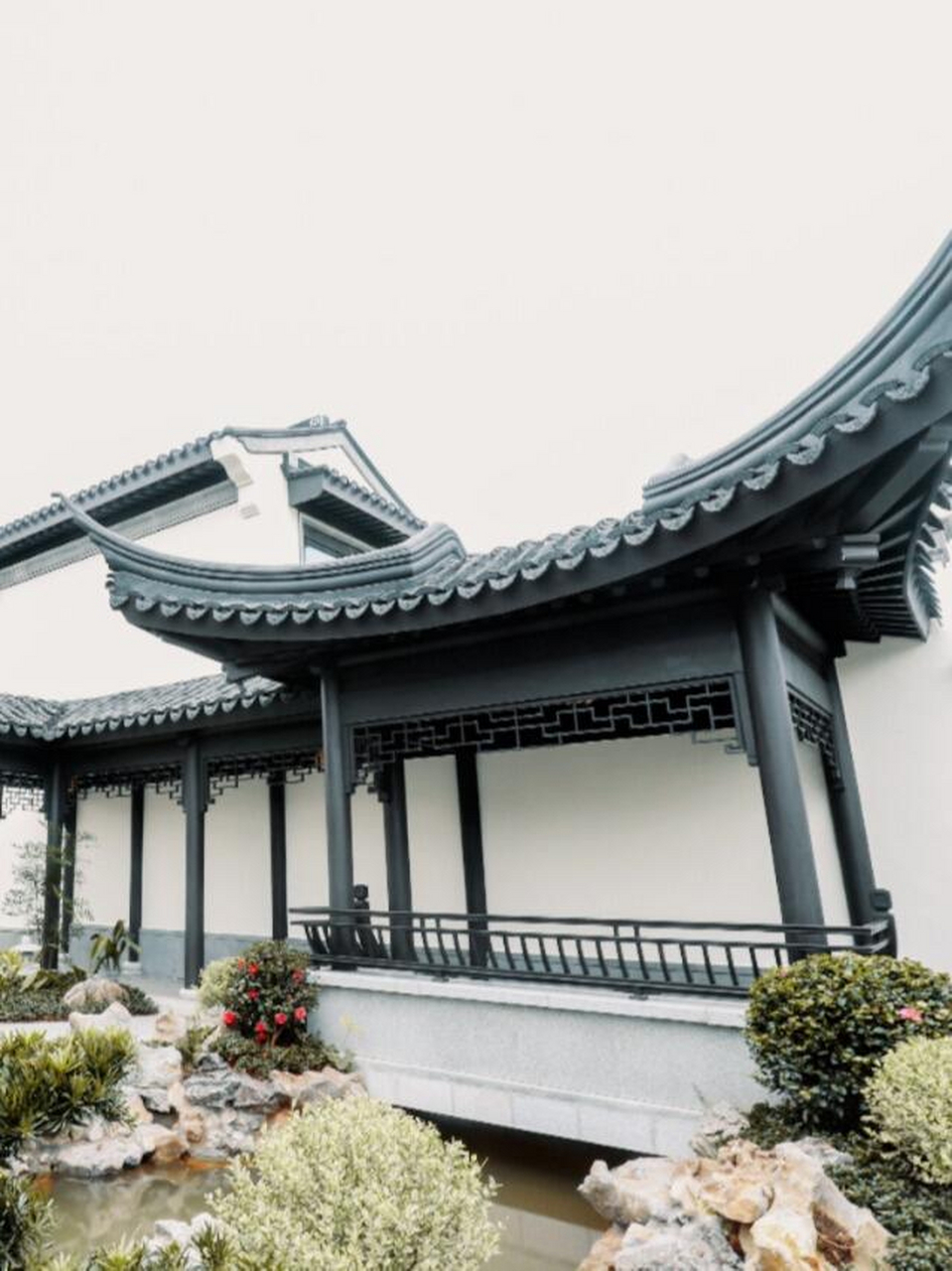 中国古建筑之美-挂落 挂落是中国传统建筑中梁枋下,柱子两侧的一种