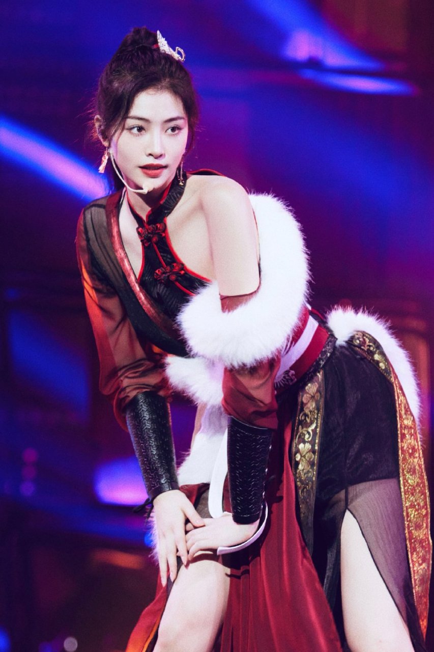 佳人如斯,许佳琪以旗袍勾勒东方美学,娇而不艳,媚而不俗!