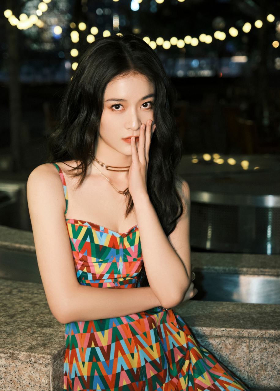 张雪迎透明高跟鞋美足,如雪般纯净,令人陶醉.