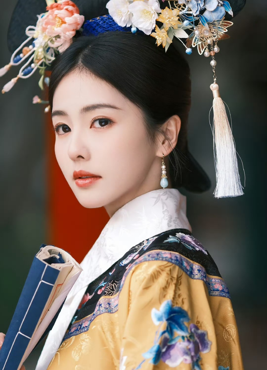 白鹿清装造型好惊艳,温婉端庄的清宫美人,好想看她出演一部清宫剧.