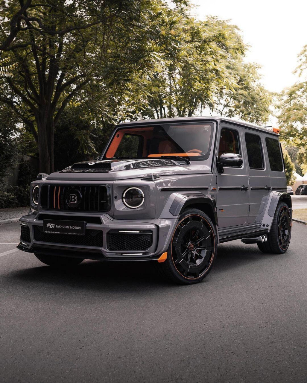 巴博斯大g火箭套装,橙黄色的点缀,使得这辆车的氛围感十足,假如给你