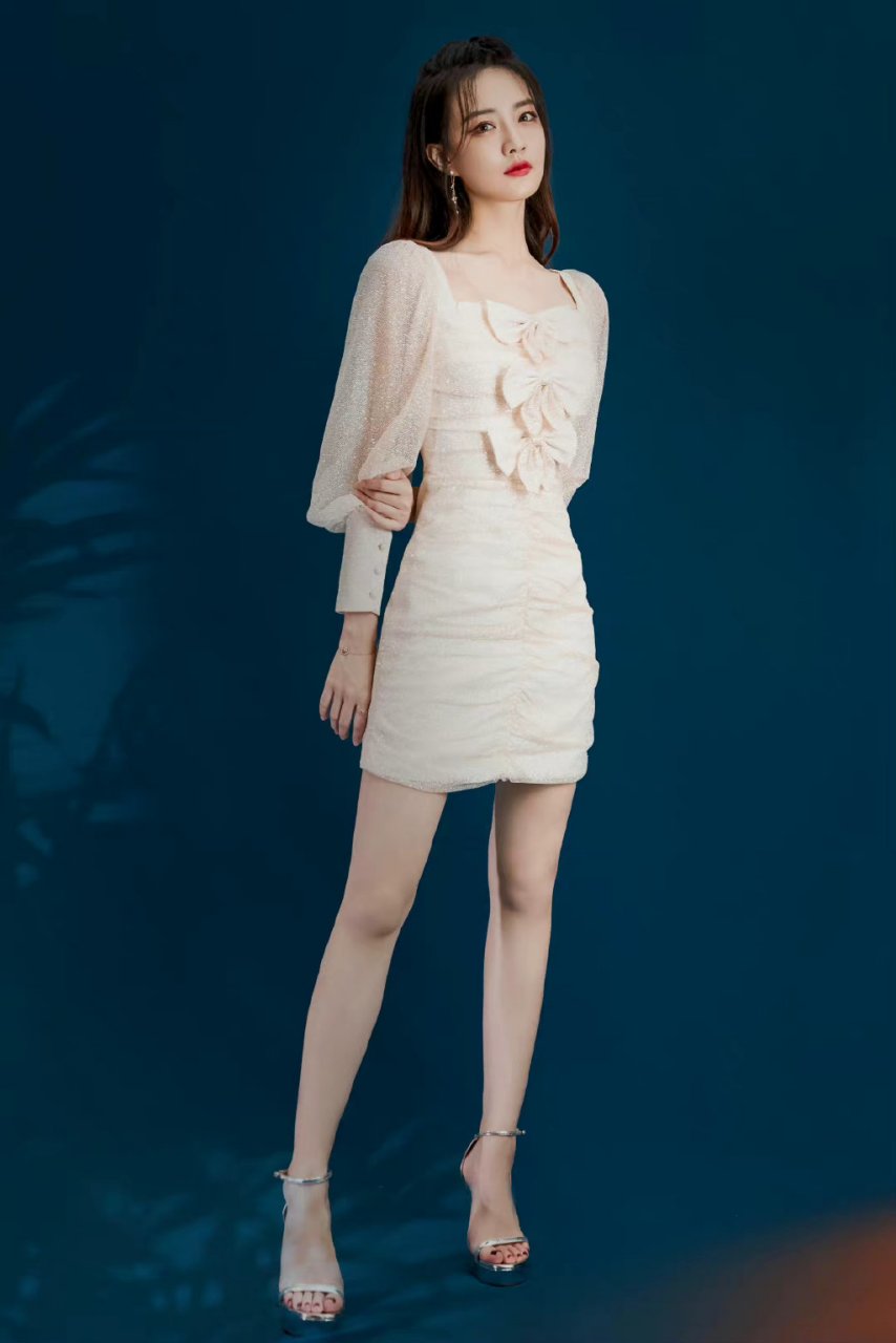 徐璐的高跟鞋,如夜空中的星光,散发着迷人的魅力.