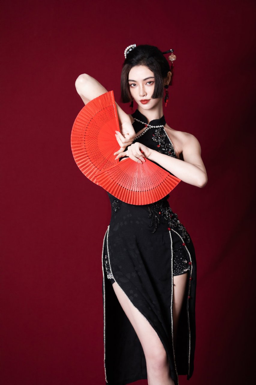 佳人如斯,许佳琪以旗袍勾勒东方美学,娇而不艳,媚而不俗!