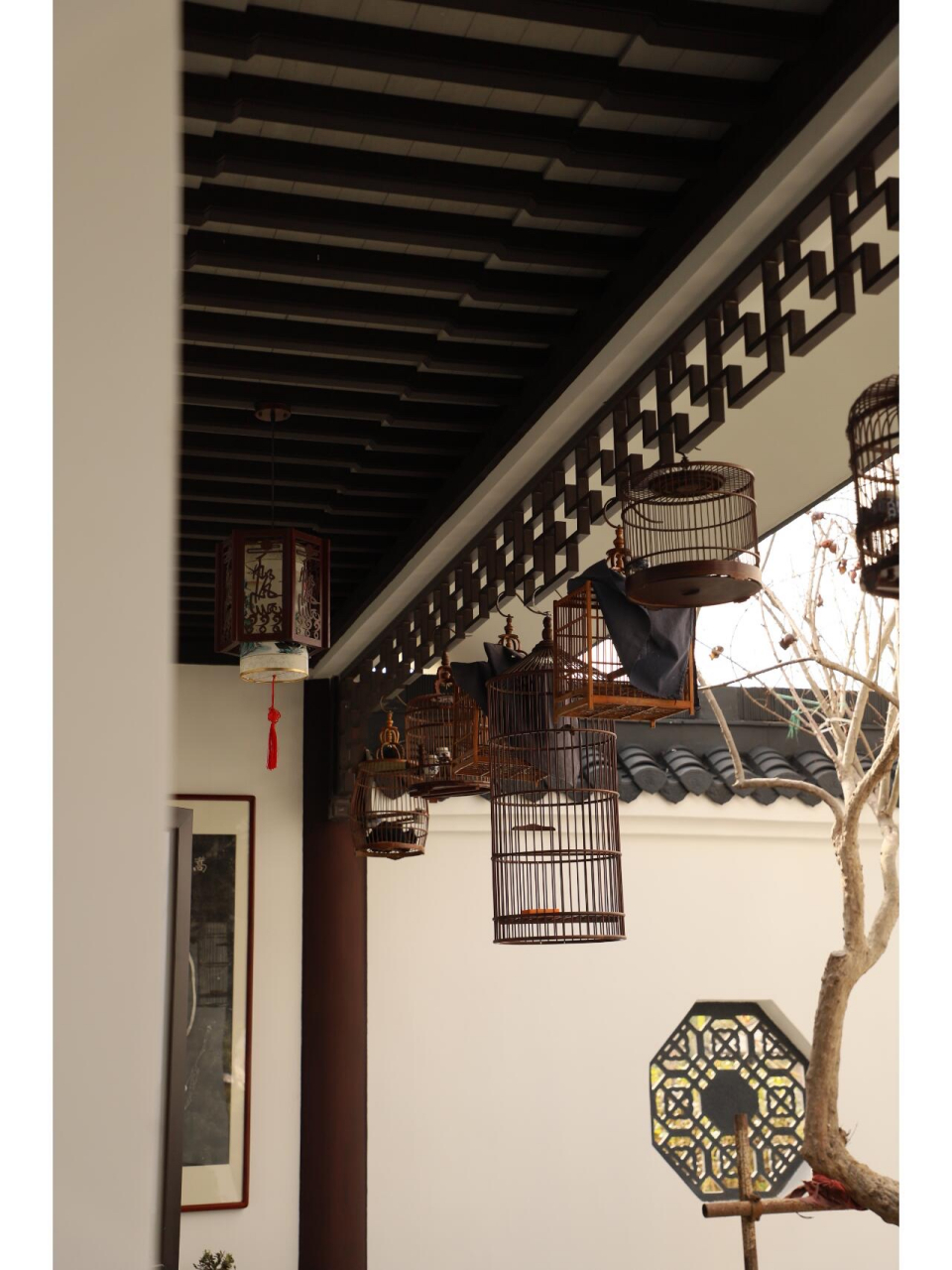 中国古建筑之美-挂落 挂落是中国传统建筑中梁枋下,柱子两侧的一种