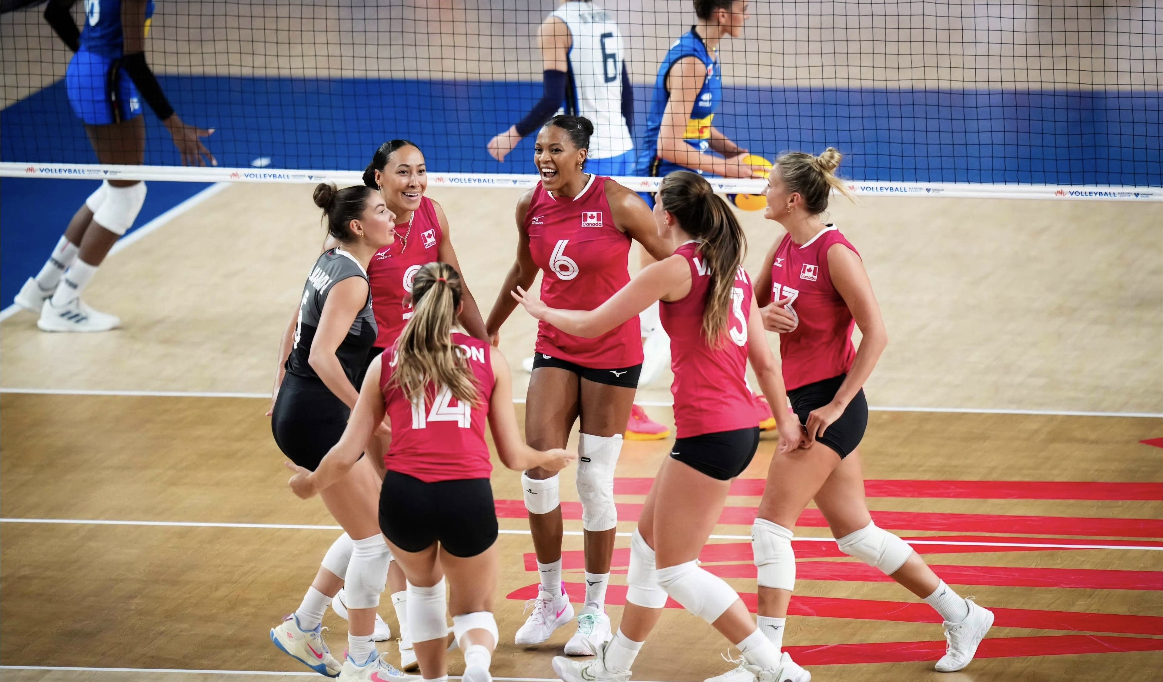 加拿大女排崛起秘诀:主帅果断,明星队员在高水平联赛打球锻炼