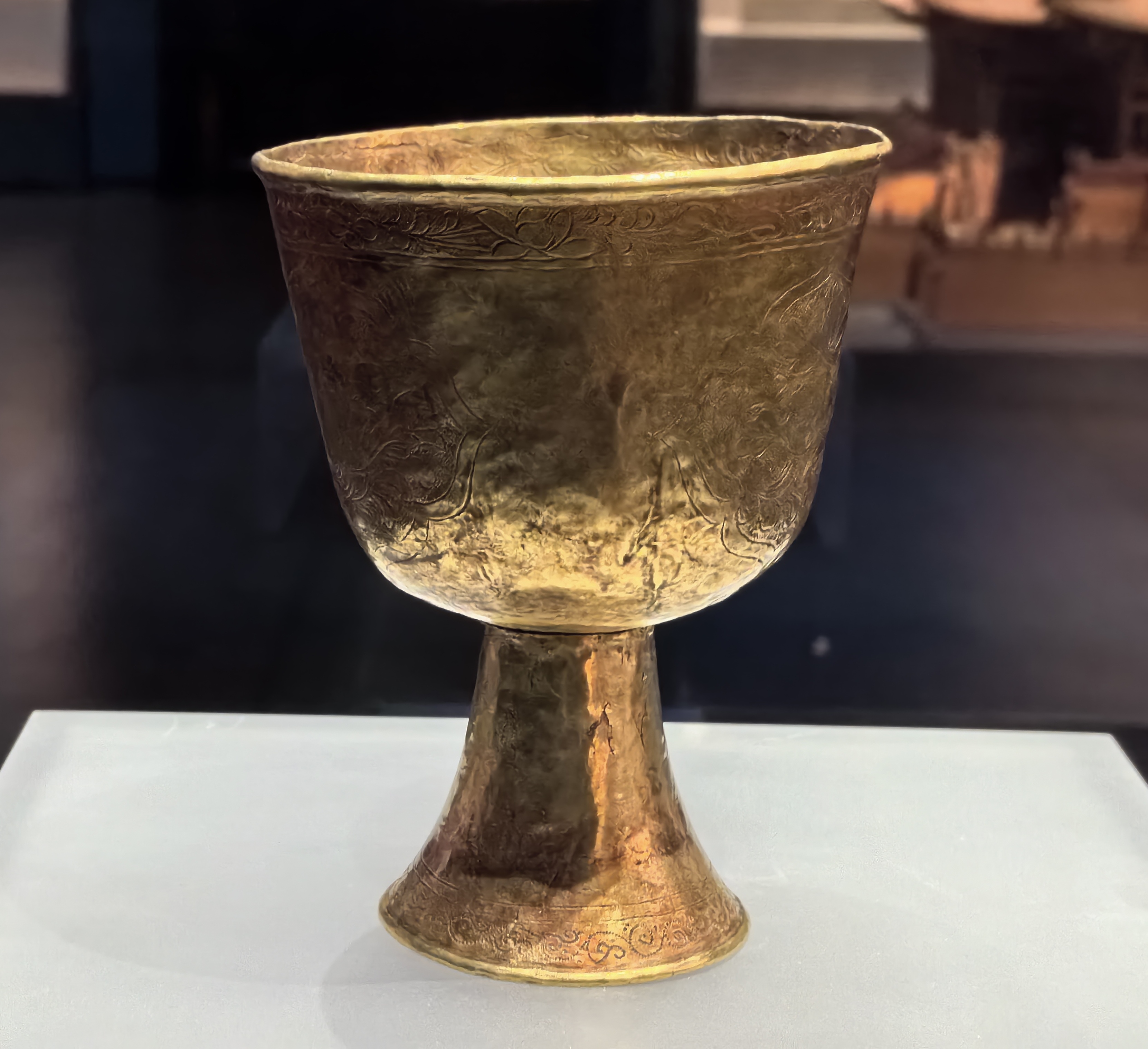 元朝高足金杯,造型非常接近现代高脚杯 一,出土,此文物出土于内蒙古