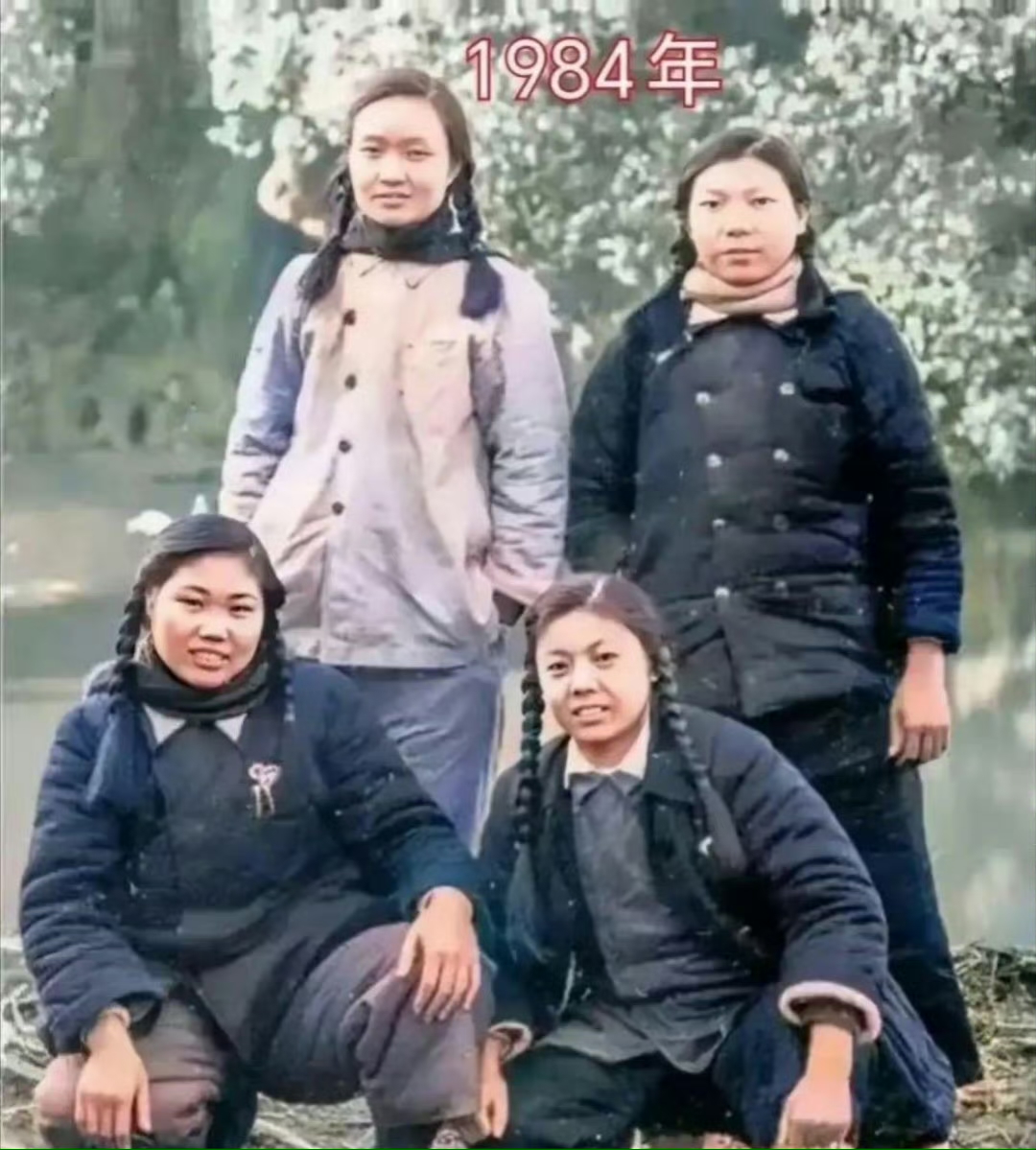 都脱发而且比例很大尤其是在地铁上一眼望去大部分都是地中海发型