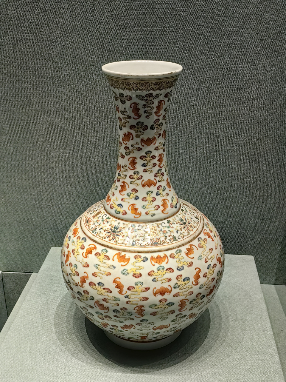 瓷瓶在瓷器收藏品中排在前面,瓷瓶中,梅瓶又排在前面,对比学习学习