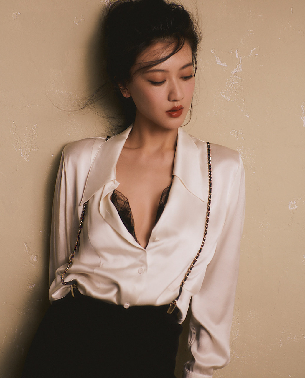 逯恣祯的暖秋穿搭,如同秋日的浪漫,令人心动.