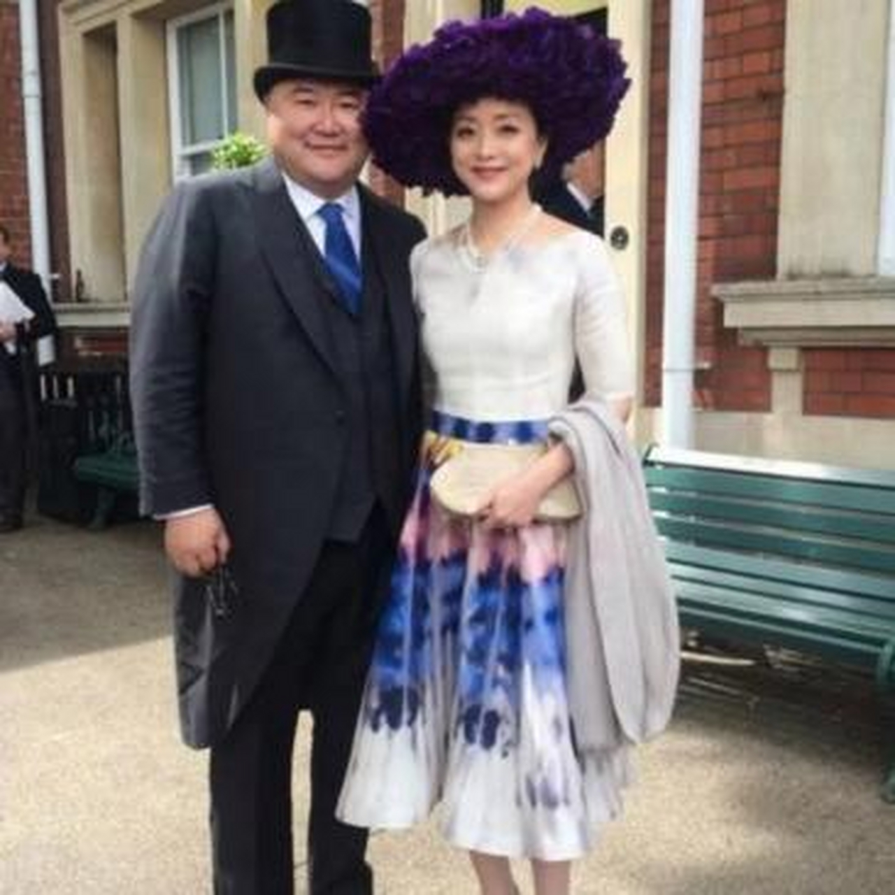 杨澜与老公吴征的合影照片一经曝光.夫妻在外貌上似乎并不太般配