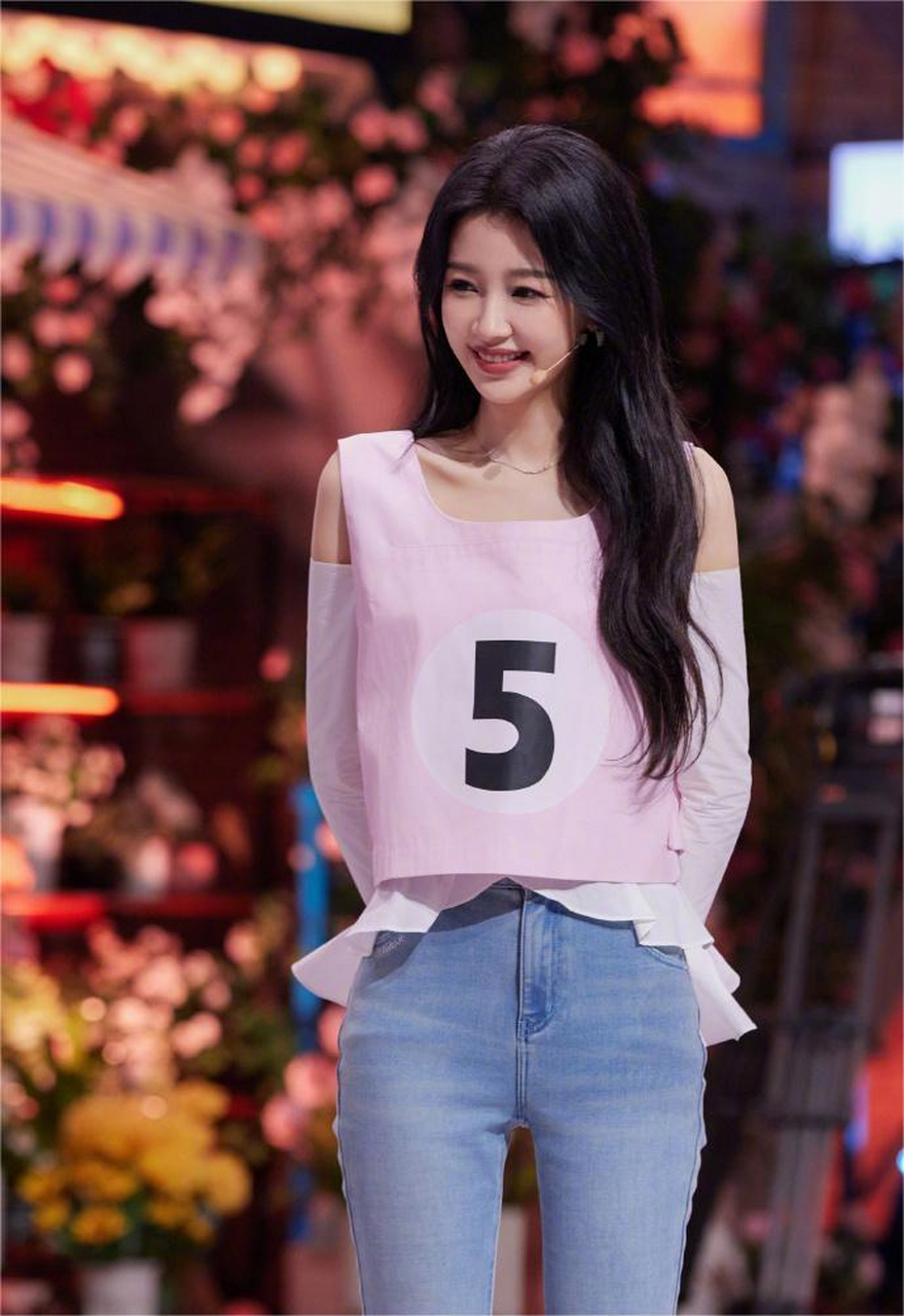 孙怡穿牛仔裤也这么亮眼