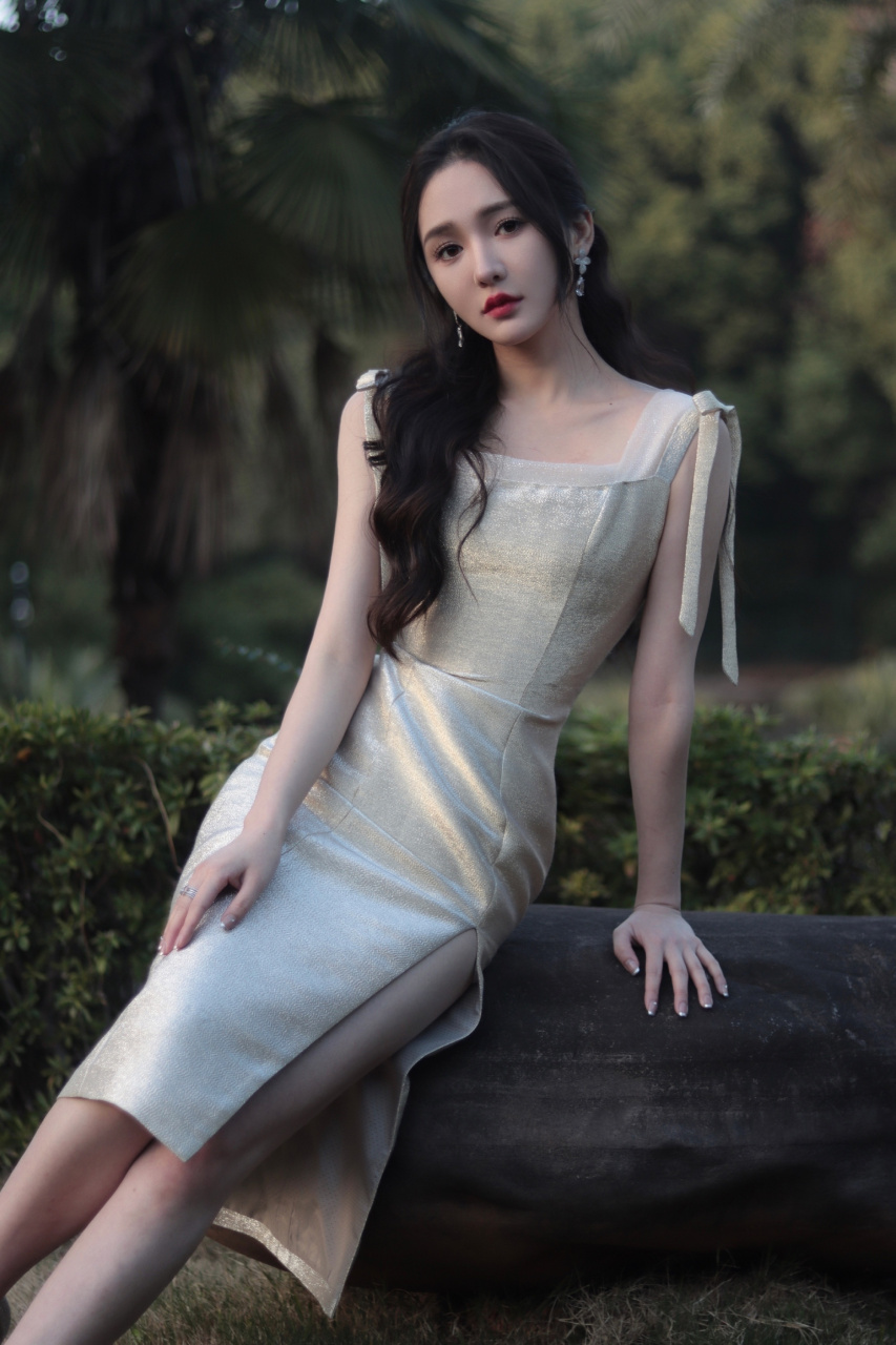 靳梦佳好身材美腿写真图集,如同夏日的阳光,温暖自然.