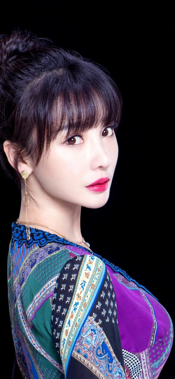 柳岩壁纸精选,热烈迷人,如同夏日的骄阳.