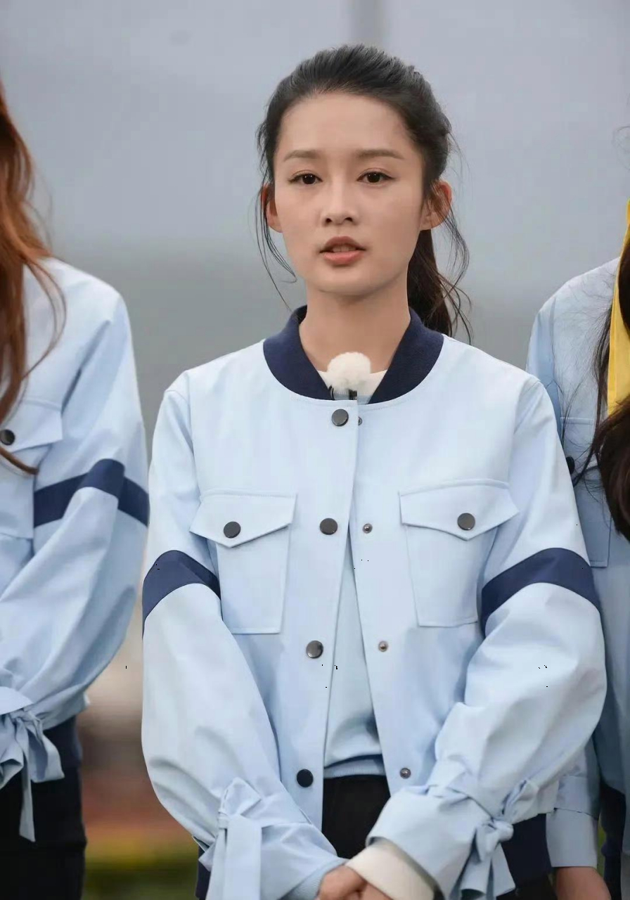 早期《跑男》时期的热巴,李沁和唐艺昕,素颜照里谁最抢眼