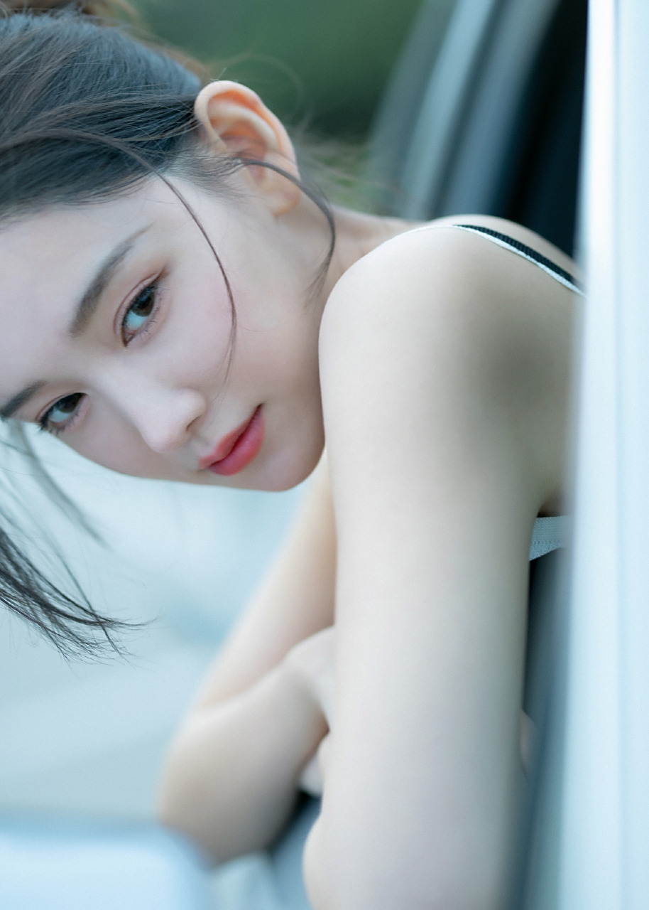 李沐宸活力迷人,如同春日的花园,充满生机.