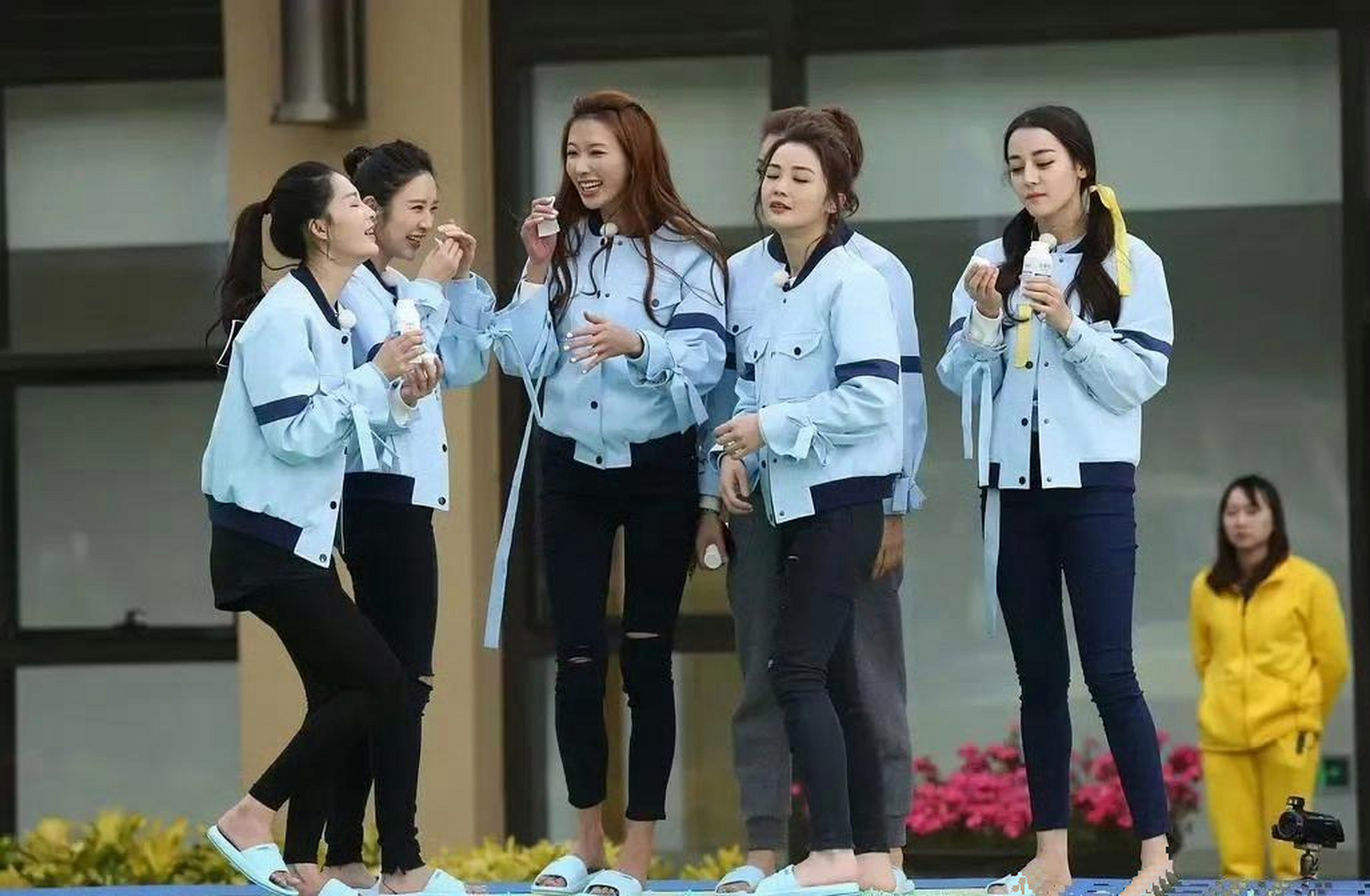 早期《跑男》时期的热巴,李沁和唐艺昕,素颜照里谁最抢眼