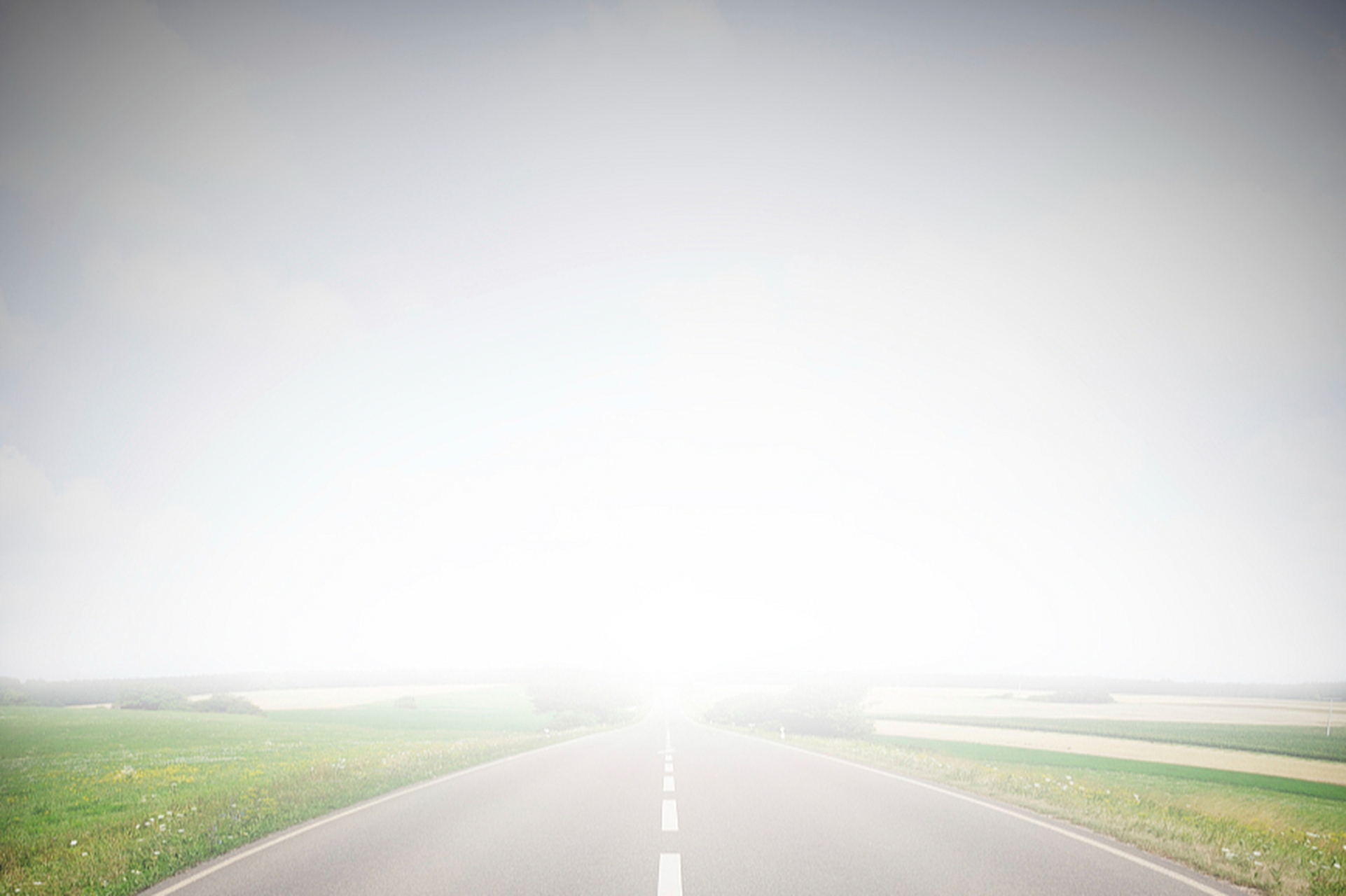 珍惜拥有的,知足常乐,保持平常心,认清自我,走自己的道路是我们在人生