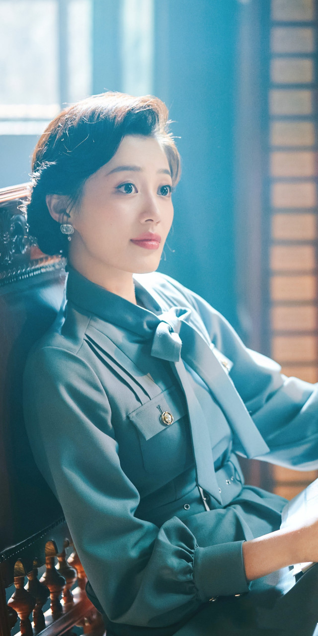 王秀竹梅花红,卢芳芳民国风壁纸,如同古画中的美人.