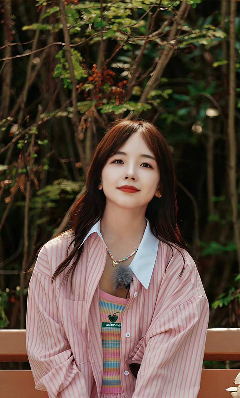 王冰冰萌化央视,甜美笑容治愈全国,网友戏称:冰冰一笑,全国冻结.