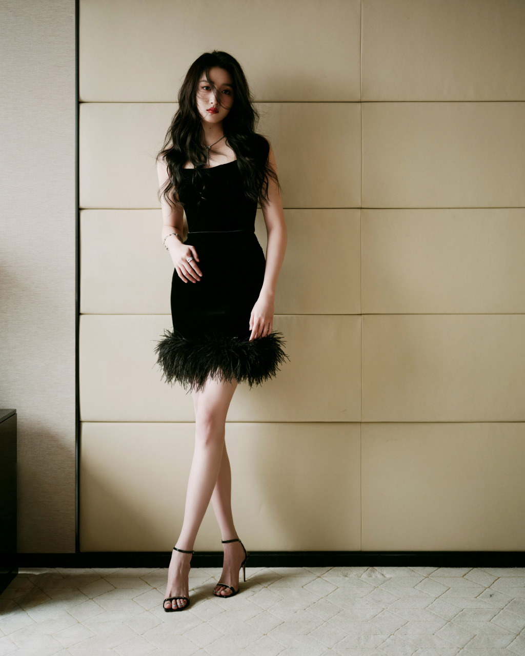 关晓彤黑裙美腿图集精选,如同夜晚的星辰.