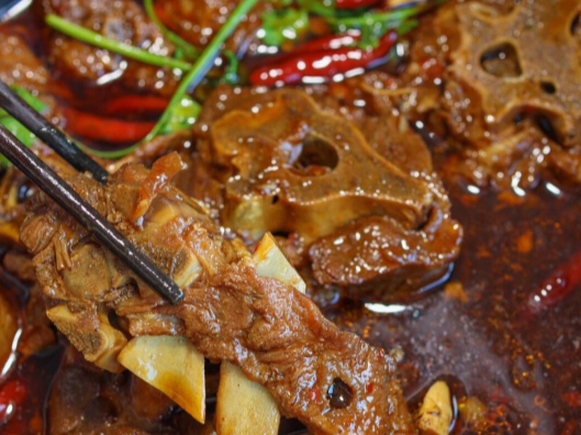 红汤羊蝎子,香辣过瘾!必备美食,暖身又美味!