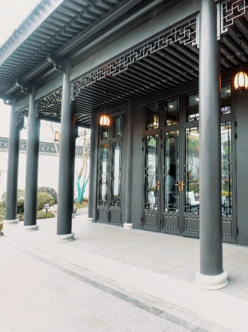 中国古建筑之美-挂落 挂落是中国传统建筑中梁枋下,柱子两侧的一种