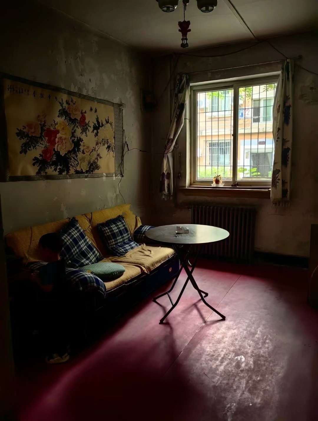 近日,一位北京的小姐姐晒出了她购置的老破小学区房