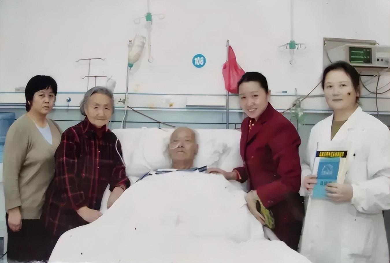 回顾:夫妻二人捐献遗体,两架白骨并排站立,14年后特殊重逢