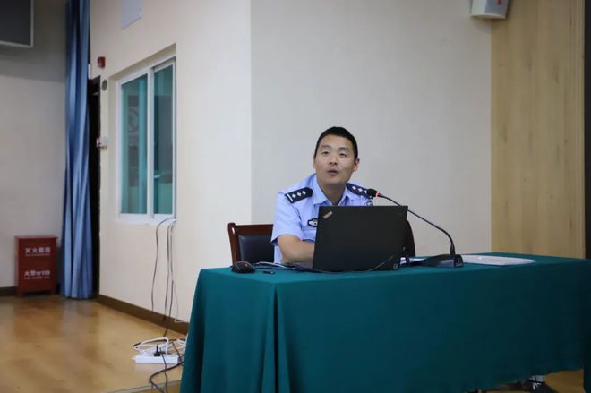 湖南省武陵监狱团委开展"送法进企业"志愿服务活动
