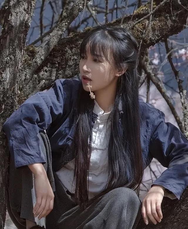 回顾:时隔一年重看李子柒的庭院,才发现那"人间仙境"并不真实